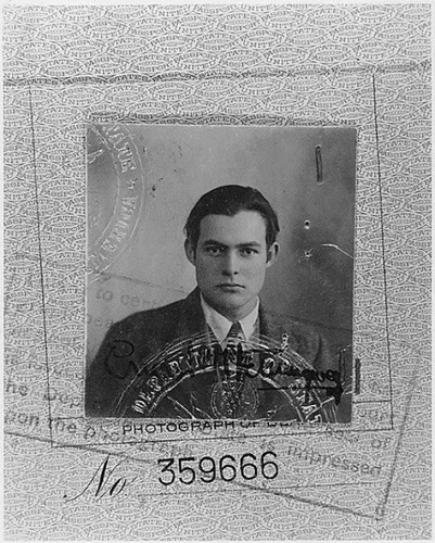 Foto do passaporte de Ernest Hemingway, 1923.jpg Foto do passaporte de Ernest Hemingway, 1923.jpg